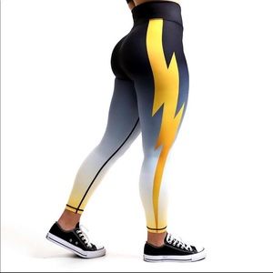 SuperFresh thunders leggings and sports bra